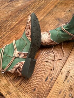 TMA.   Fabulous. AQ Green & Brown Women's Lace-Up Ankle Boots